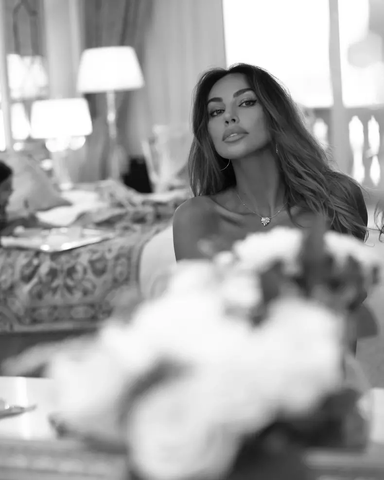 Imagini-rare-cu-Madalina-Ghenea-alaturi-de-fiica-si-de-mama-ei.-Destinatia-de-lux-unde-s-au-relaxat-19