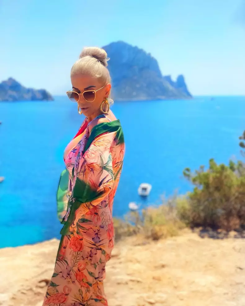 Raluca-Badulesca-mandra-de-notelele-pe-care-fiul-ei-le-a-luat-la-Bac-4