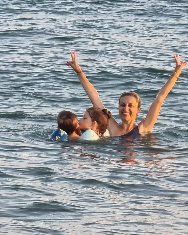 Cum-arata-Simona-Gherghe-in-costum-de-baie.-A-publicat-imagini-de-vis-din-vacanta-1