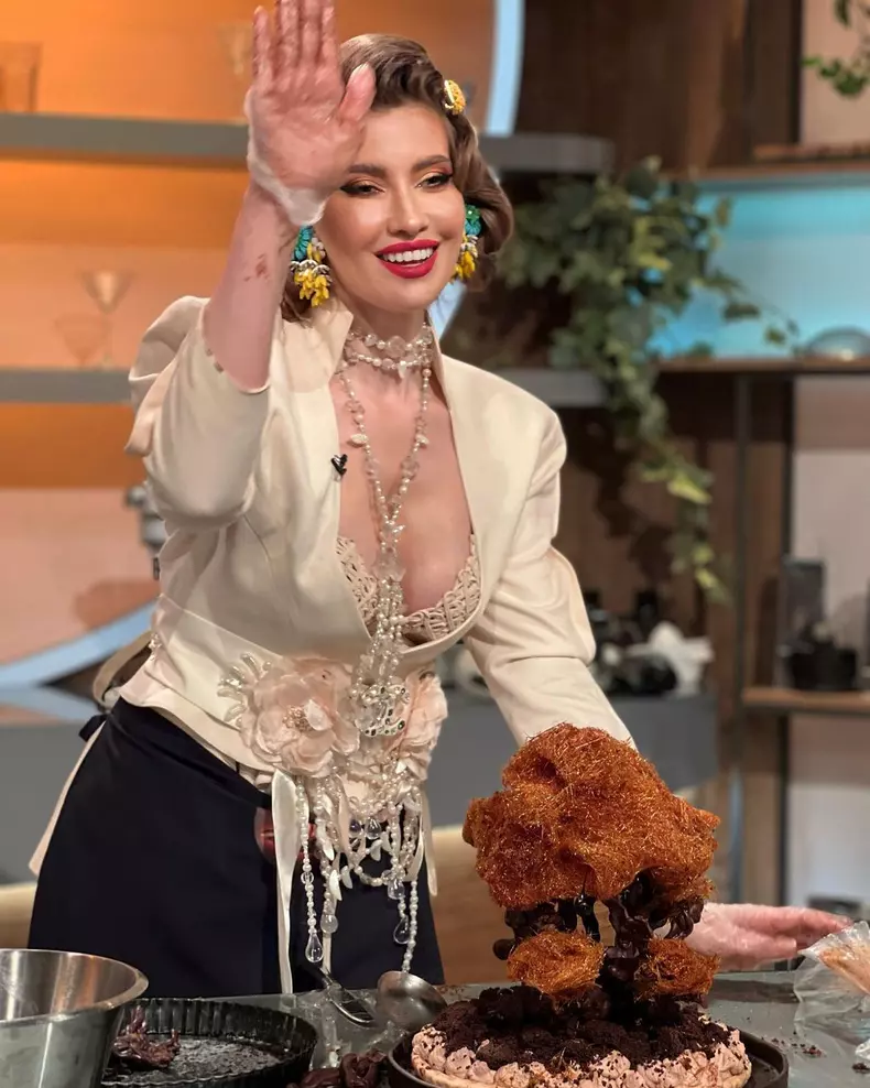 Cum reușește Iulia Albu să-și mențină silueta. Secretele vedetei (3)
