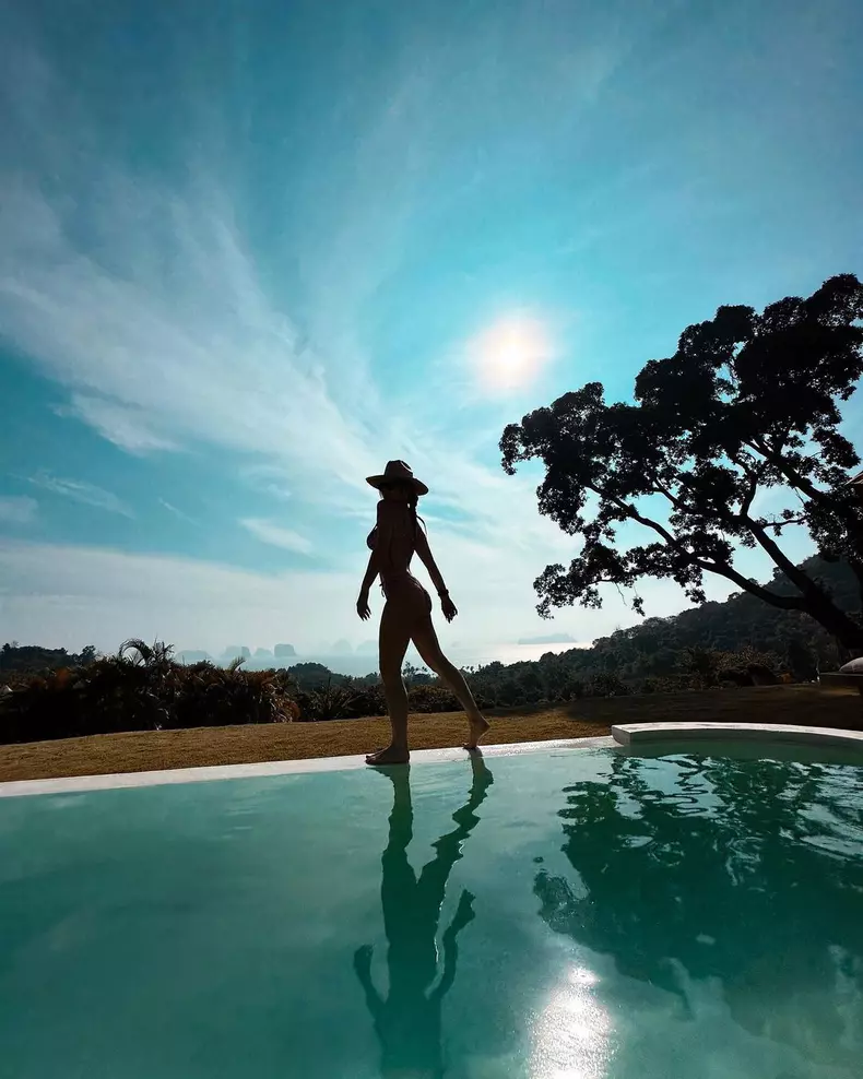 Delia, senzațională în costum de baie, în vacanța din Thailanda