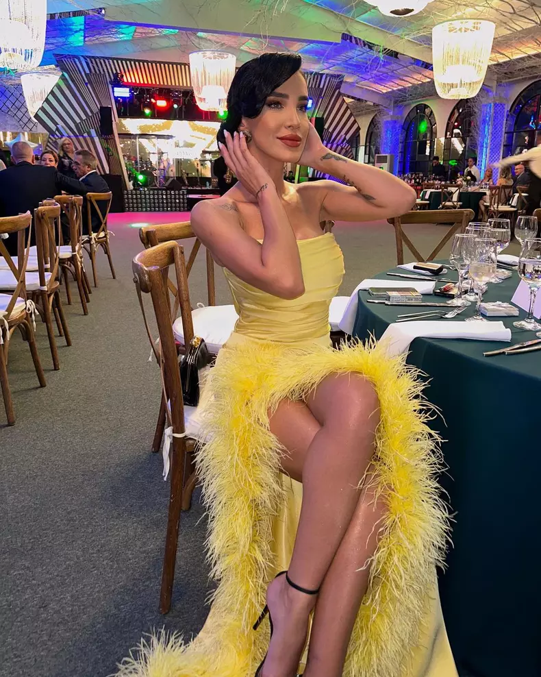 Adelina Pestrițu, apariție ravisantă la botezul fetiței Andreei Antonescu
