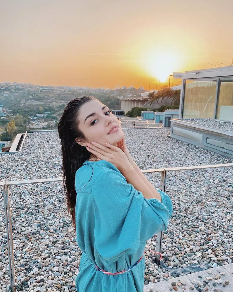 Iată cum arată vila în care stă acum Hande Ercel, frumoasa actriță din „Perla Neagră” (Happy Channel) (2)