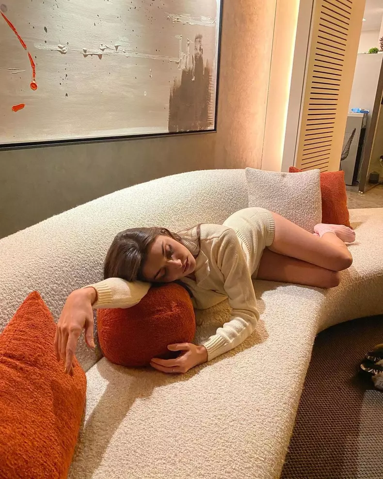 Iată cum arată vila în care stă acum Hande Ercel, frumoasa actriță din „Perla Neagră” (Happy Channel) (6)