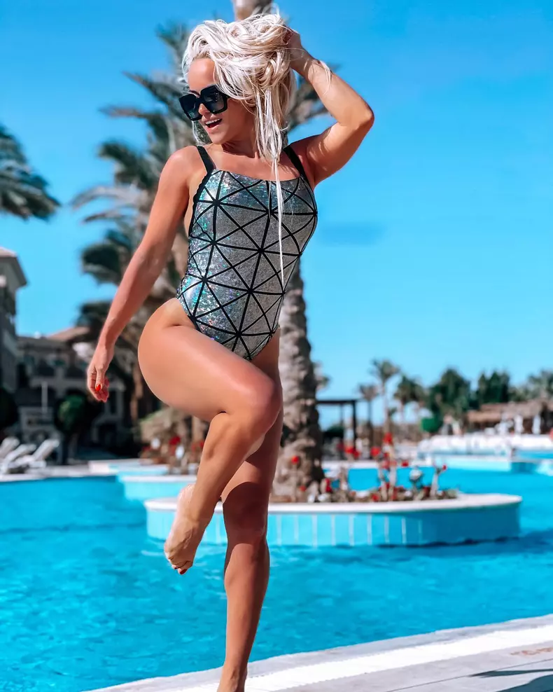 Anda Adam a plecat într-o vacanță în Egipt. Cum arată cântăreața în costum de baie la 40 de ani (2)