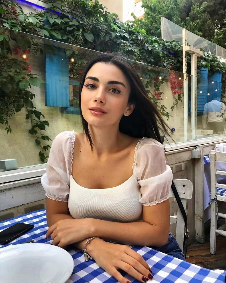 Cum își petrece timpul în ultima vreme Özge Yağız, adică Reyhan din Jurământul (2)