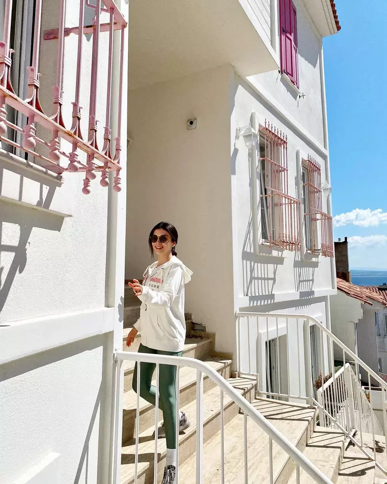 Cum își petrece timpul în ultima vreme Özge Yağız, adică Reyhan din Jurământul (7)