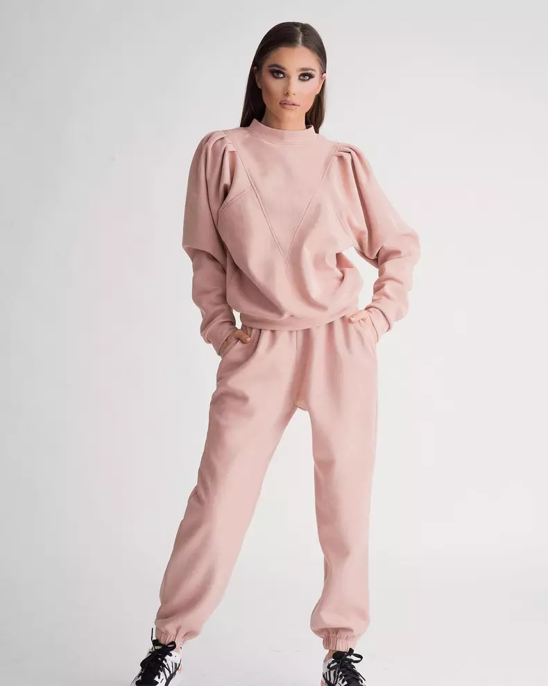 Câți bani câștigă Theo Rose, din postările de pe rețelele de socializare.