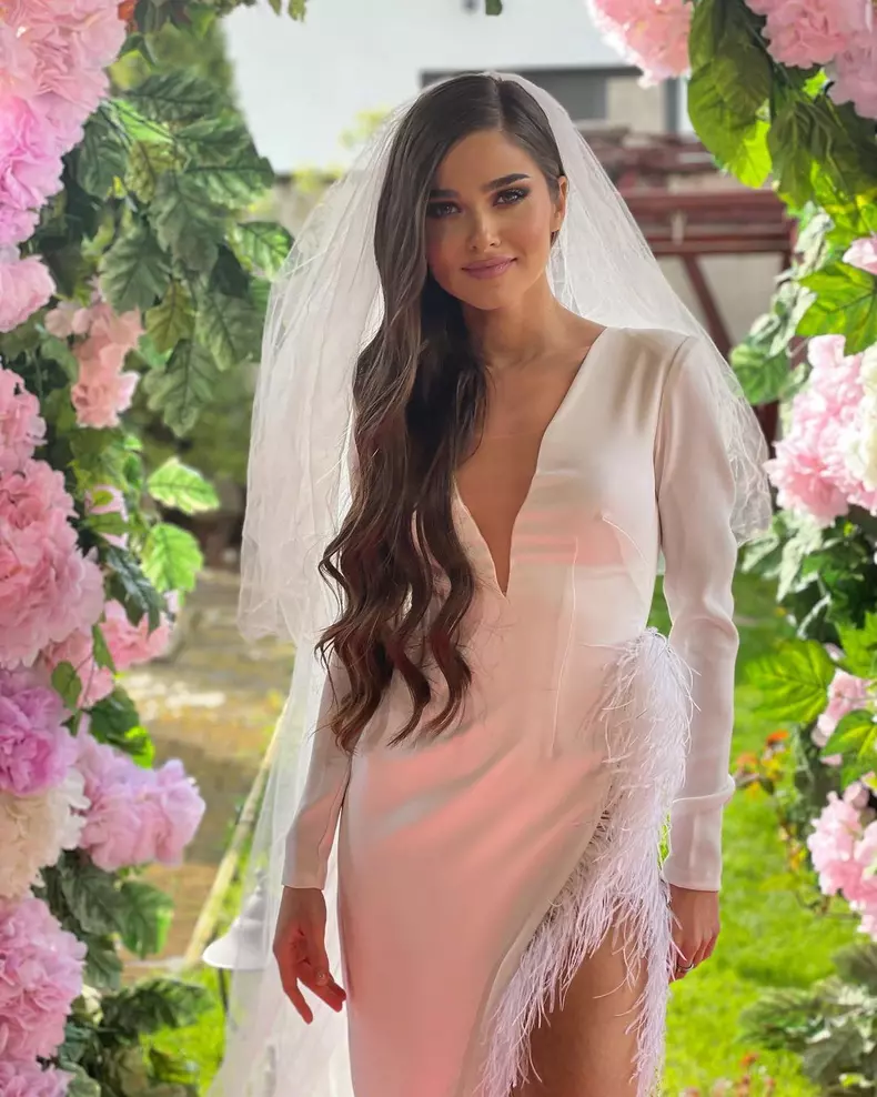 Câți bani câștigă Theo Rose, din postările de pe rețelele de socializare.