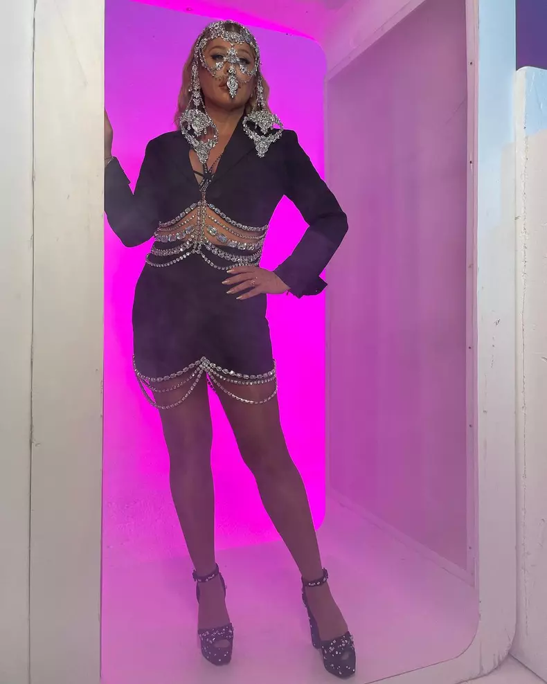 Ce mesaj are Loredana Groza pentru cei care îi critică noua piesă Nu am avut timp să am nicio apăsare (3)