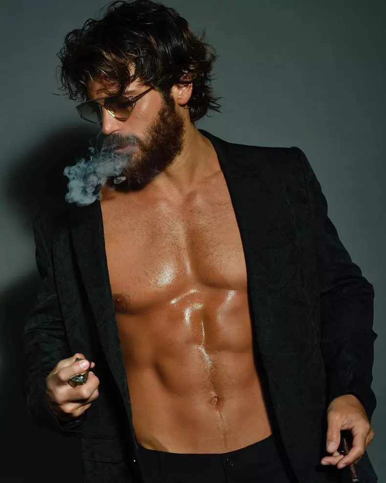 Ce mai fac cei mai sexy actori turci ai momentului Can Yaman (1)