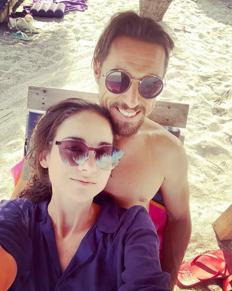 Daniel Pavel și iubita lui, Marina, s-au logodit! (2)