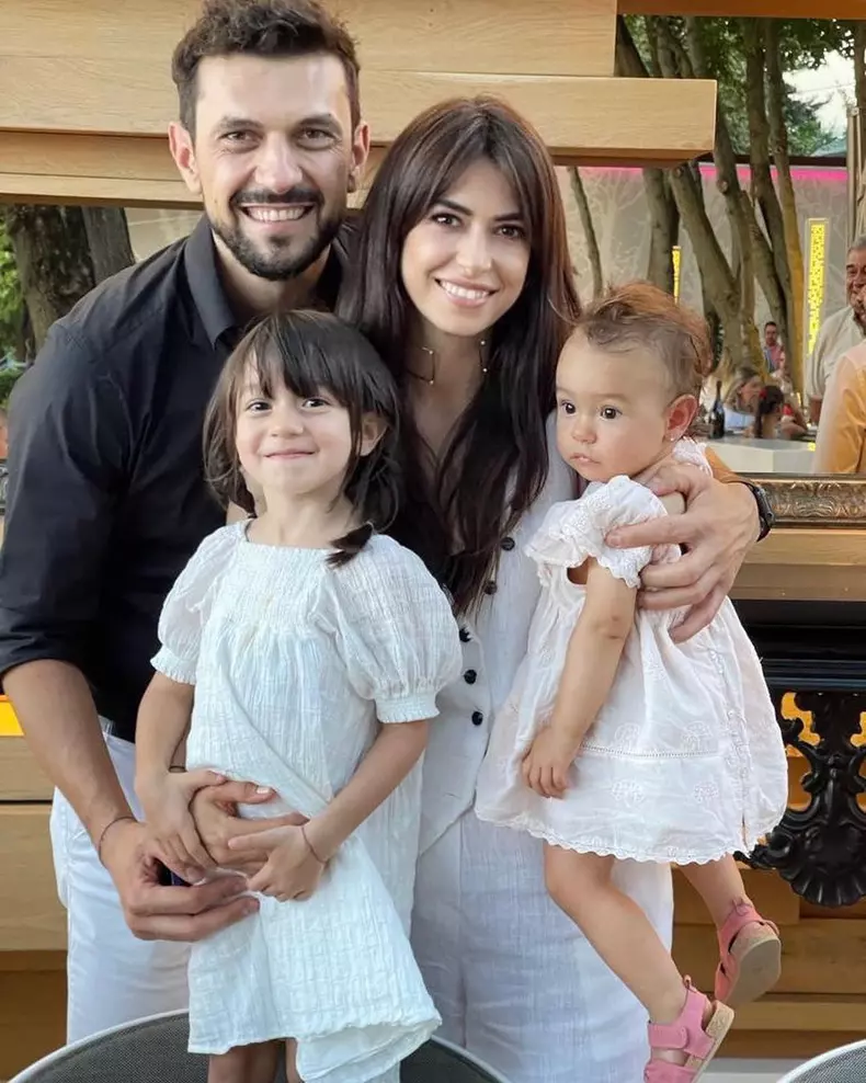 Diana Bart i-a rupt turta fiicei ei. Ce obiect neobișnuit a ales Amina de pe tăviță (1)