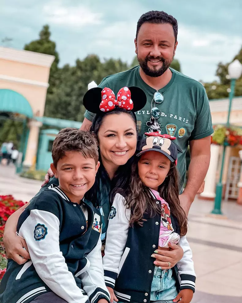 Cum răspunde Andra zvonurilor cum că ar fi iar însărcinată. Eu dau tot din casă (2)