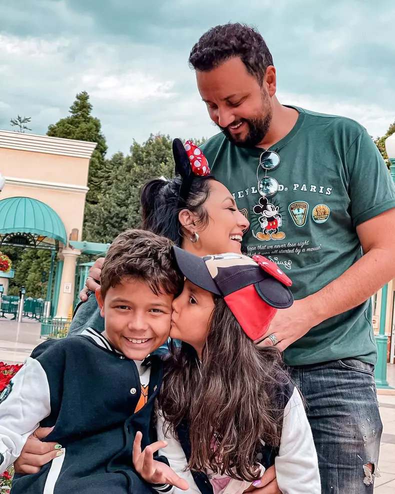 Cum răspunde Andra zvonurilor cum că ar fi iar însărcinată. Eu dau tot din casă (4)