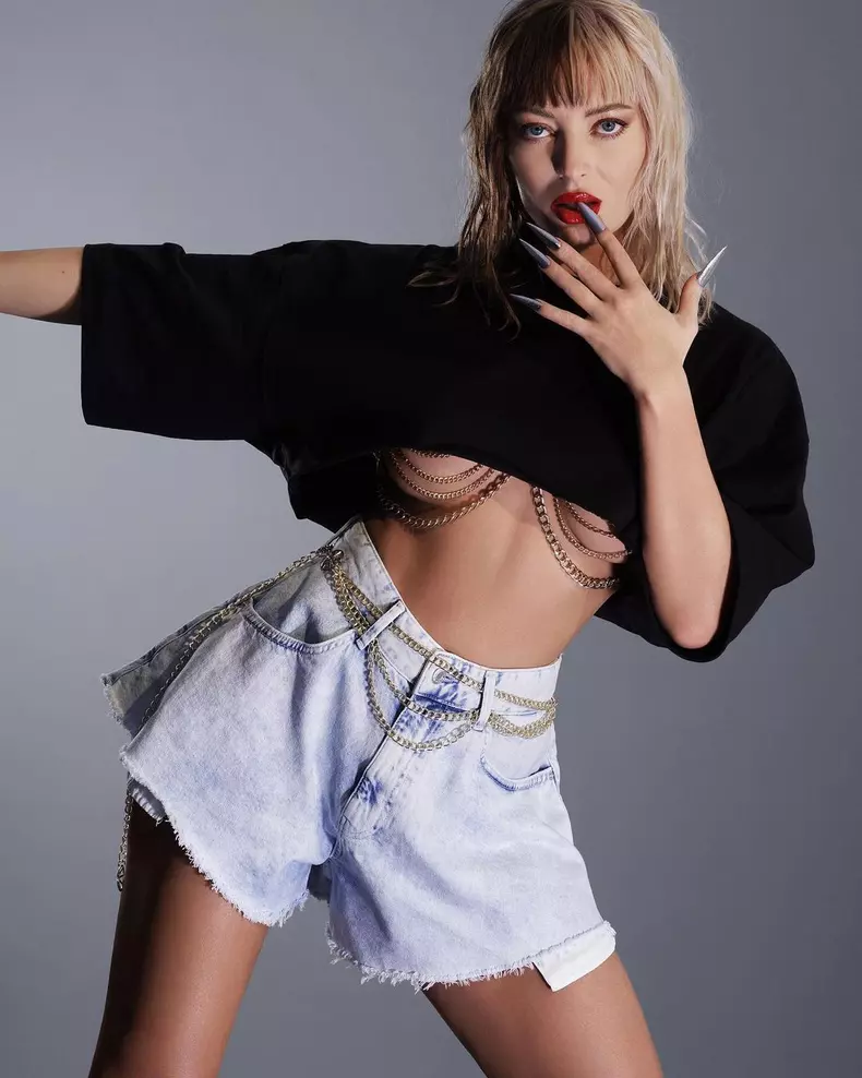 Delia, fotografie ieșită din comun pe internet (5)