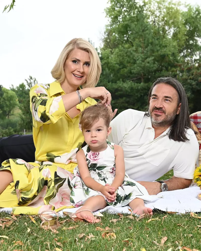 Fetița Alessandrei Stoicescu a împlinit 2 ani. Ce spune vedeta de la Antena 1 despre familia ei (5)