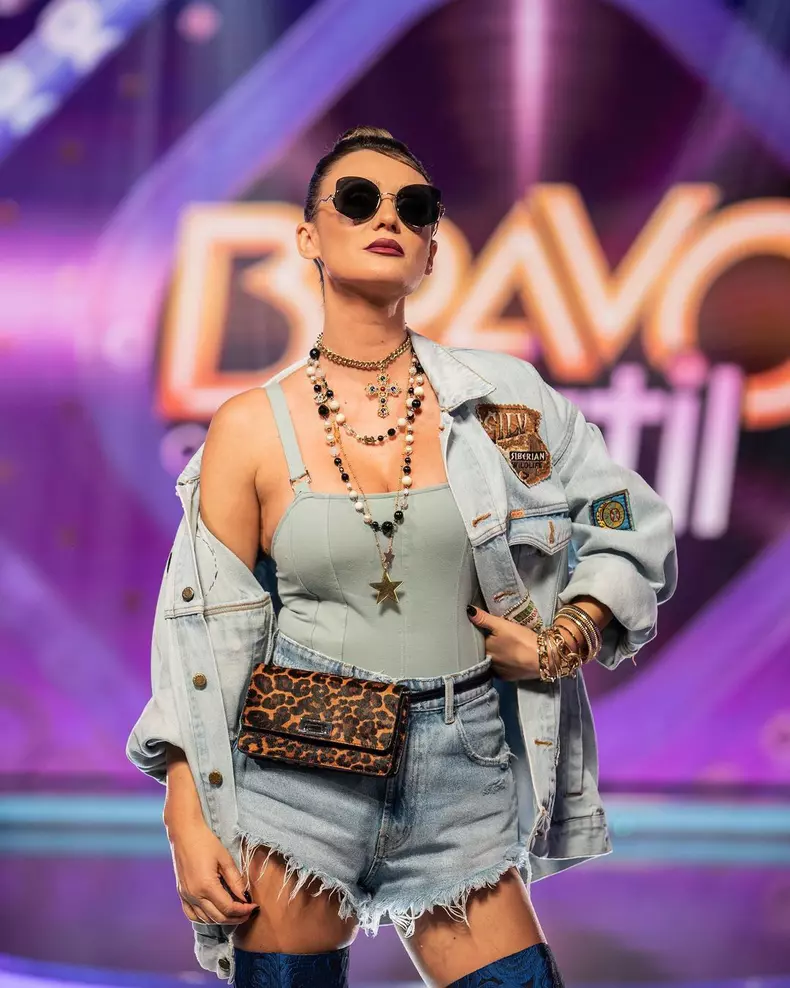 Carmen-Negoita-la-Bravo-ai-stil-4