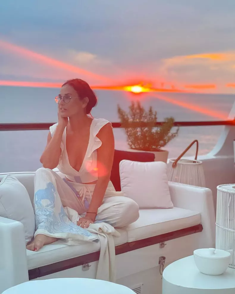 demi-moore-242174900_444150033585934_7993164898548978951_n