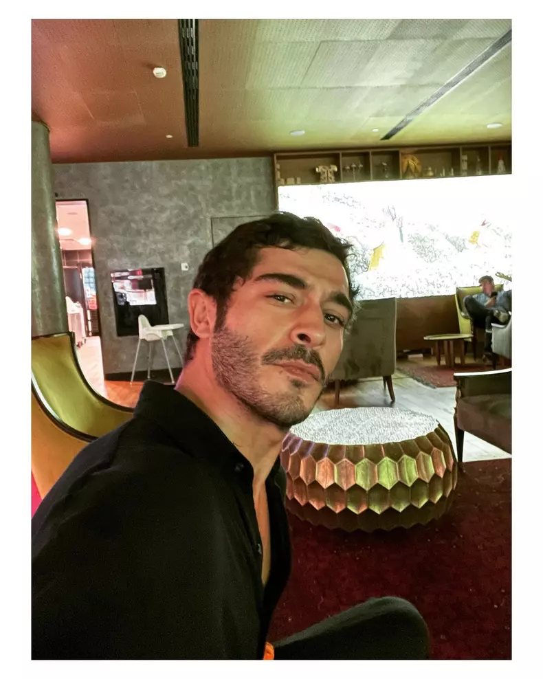 Burak-Deniz-si-Didem-Soydan-si-au-spus-adio.-De-ce-s-a-destramat-relatia-actorului-din-„Marasli-2