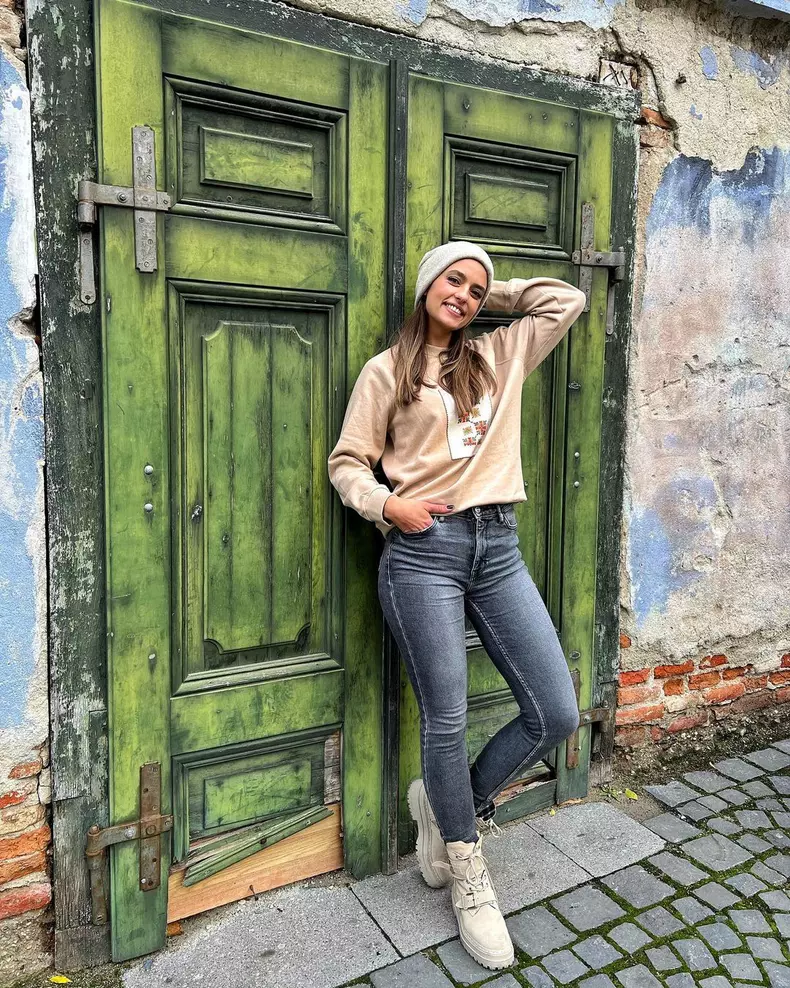 Cine este Oana Moșneagu, Andreea din „Adela”. „Mi se reproşează că sunt rea, invidioasă, geloasă” (5)