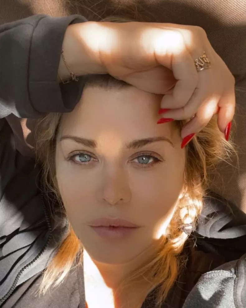 Cum-arata-Loredana-Groza-nemachiata-la-51-de-ani-1