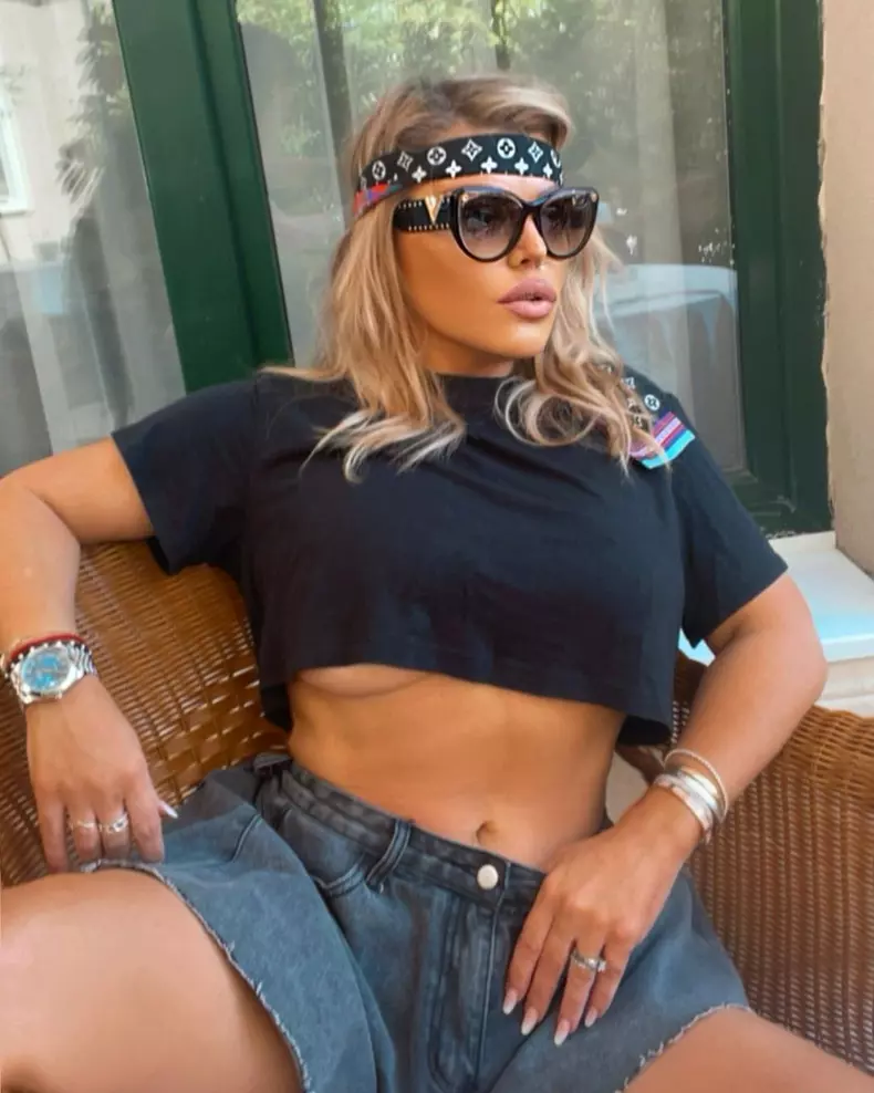 Cum-arata-Loredana-Groza-nemachiata-la-51-de-ani-12