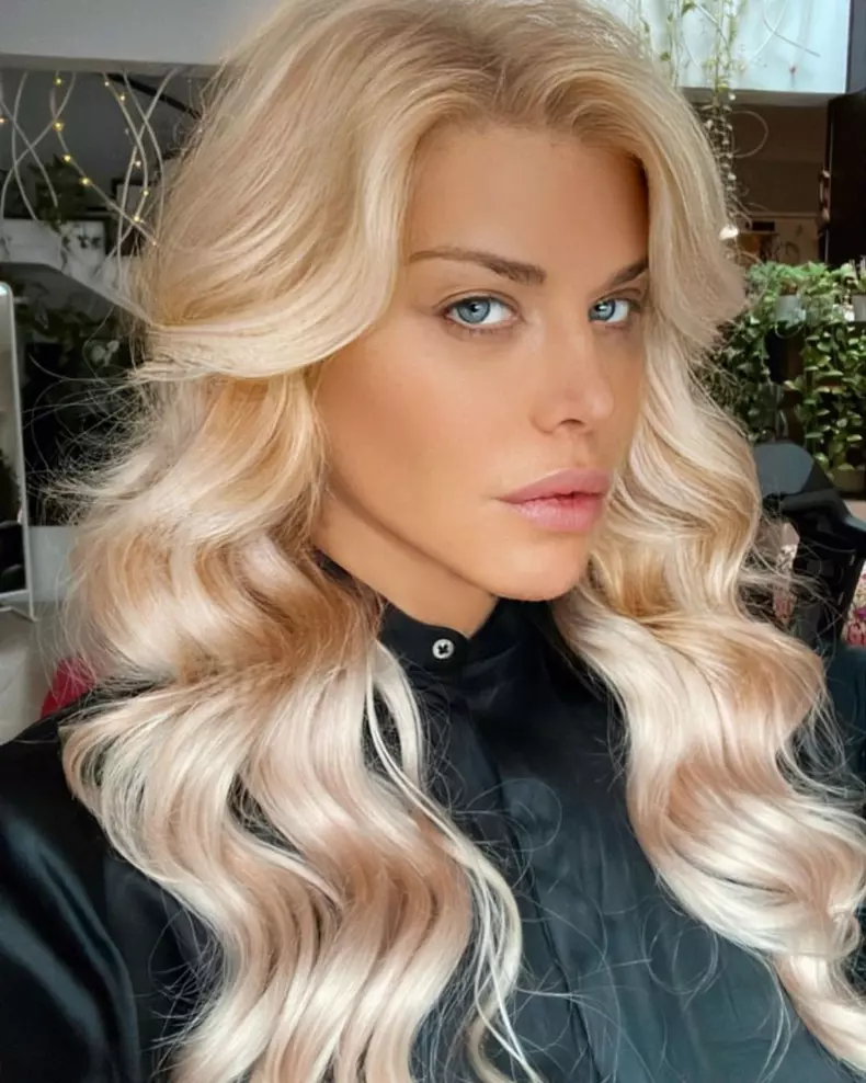 Cum-arata-Loredana-Groza-nemachiata-la-51-de-ani-13