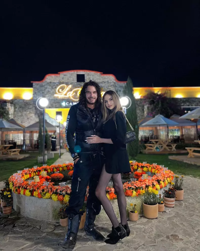 Cum-arata-iubita-lui-Mario-Cimarro.-6