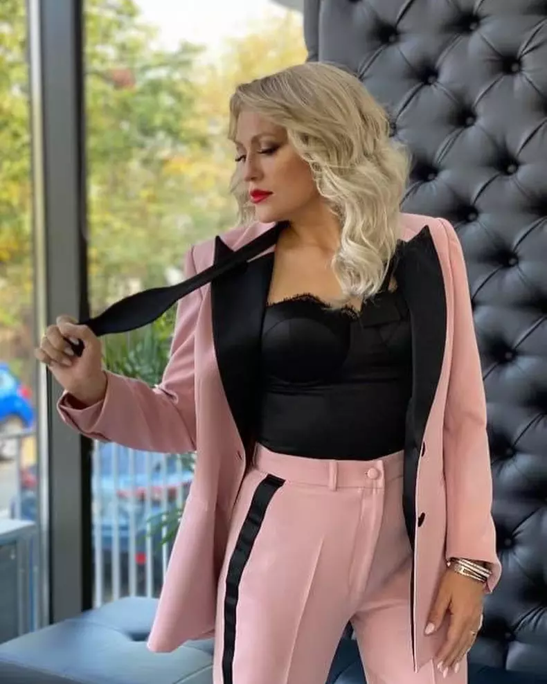 Mirela-Vaida-shooting-sexy-in-stilul-Madonnei.-Imaginile-au-starnit-un-val-de-reactii-in-mediul-online-4