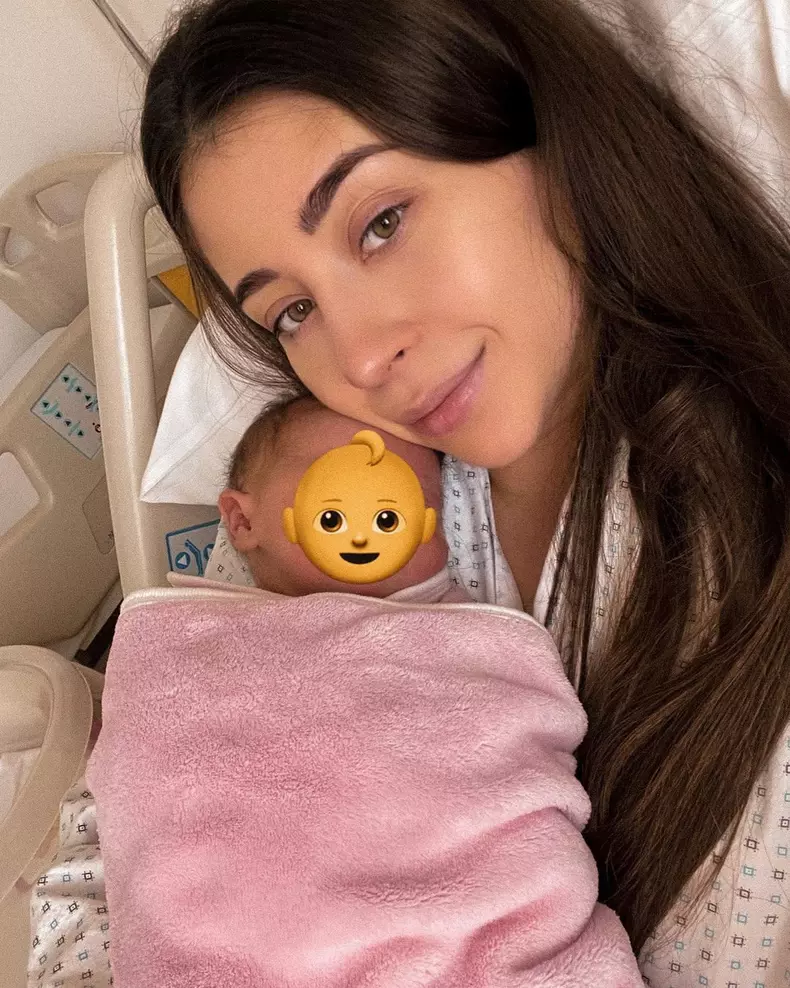 Nicole-Cherry-primele-imagini-cu-fetita-ei.