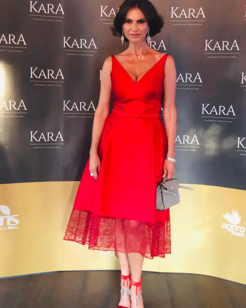 Ramona-Badescu-invitata-la-40-de-intrebari-cu-Denise-Rifai.-„Cand-ati-scapat-de-complexul-femeii-urate-1