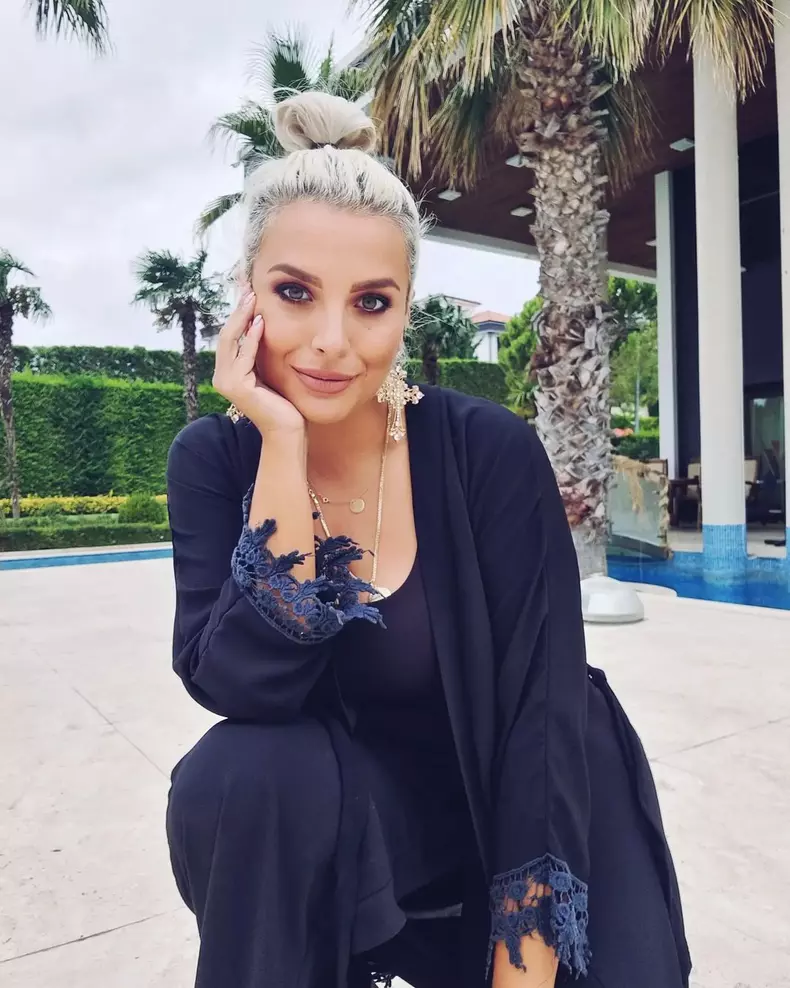 Romanita-in-al-noualea-cer-dupa-ce-a-castigat-„Femeia-alege-3