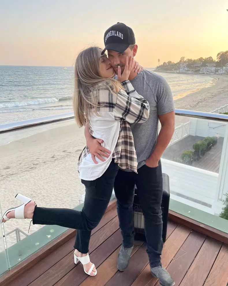 Taylor-Lautner-si-iubita-lui-s-au-logodit-5