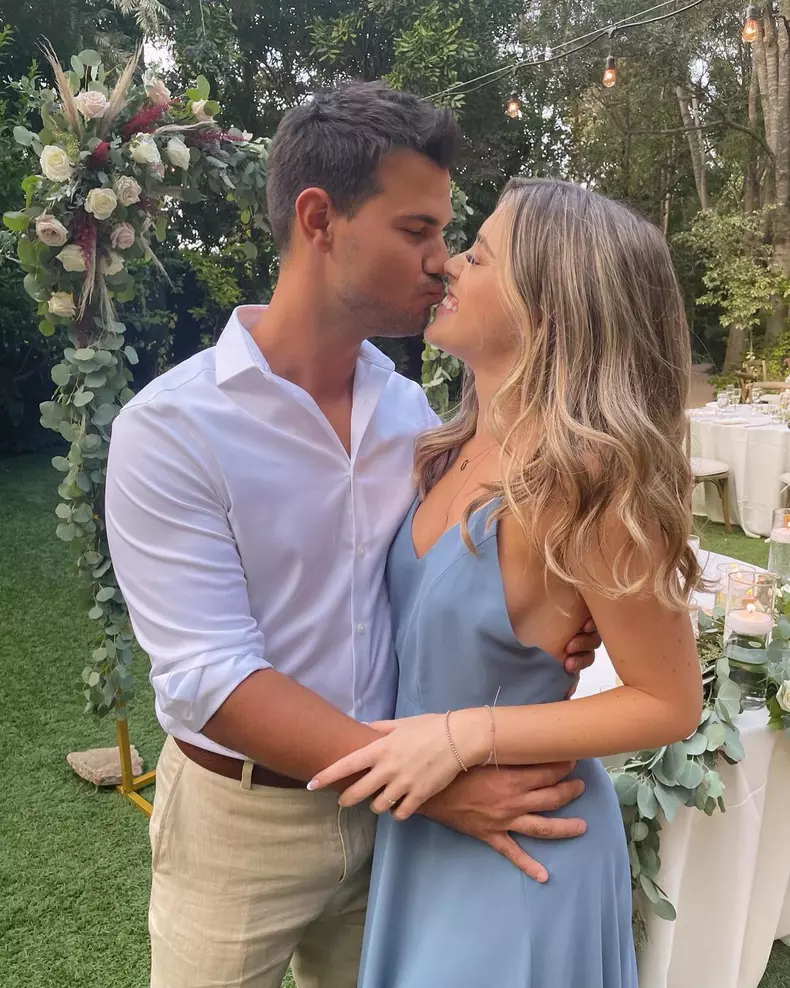 Taylor-Lautner-si-iubita-lui-s-au-logodit-6