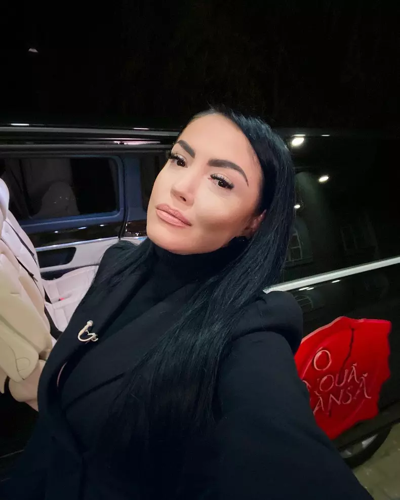 Andreea-Mantea-invitata-la-„40-de-intrebari-cu-Denise-Rifai-5