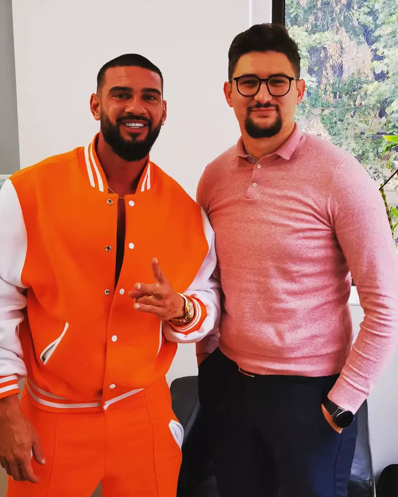 Dorian-Popa-a-lansat-prima-lui-carte-1