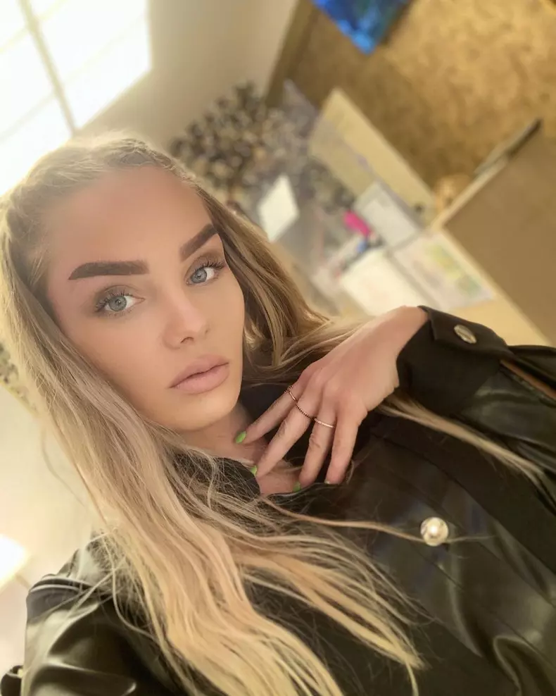 Ce-interventii-estetice-si-a-facut-Maria-Constantin-3