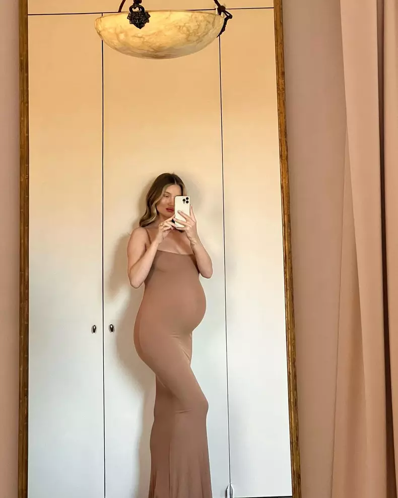 Cum-arata-Rosie-Huntington-Whiteley-cu-putin-timp-inainte-sa-nasca-11