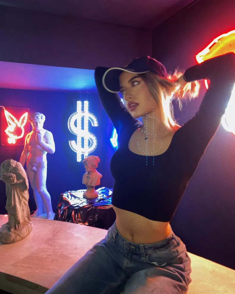 Cum-arata-fiica-adolescenta-a-lui-Virgil-Ia-13