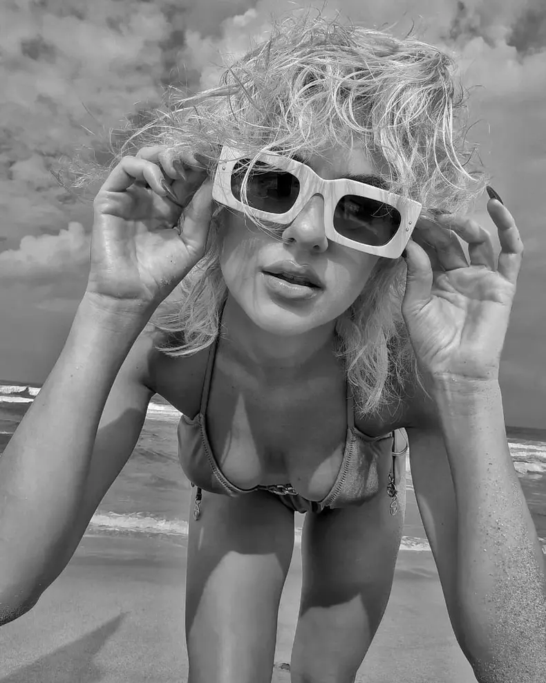 Lidia-Buble-imagini-incendiare-pe-plaja-15