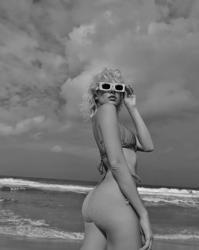 Lidia-Buble-imagini-incendiare-pe-plaja-16