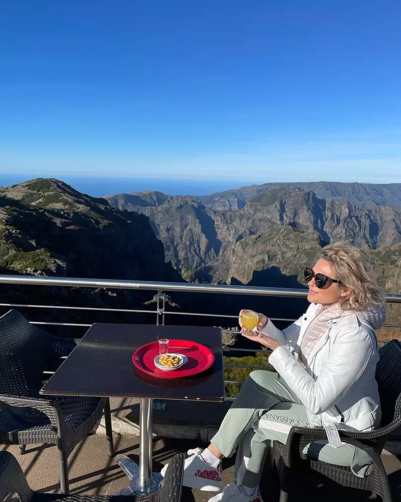 Mirela-Vaida-si-a-incarcat-bateriile-in-vacanta-din-Madeira-8