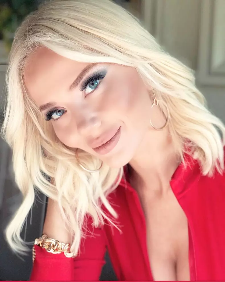 cansu-71150069_139680110717420_7084436365964433639_n