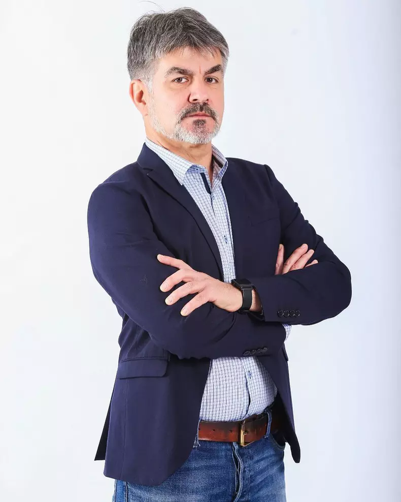 actori-serialul-adela-15