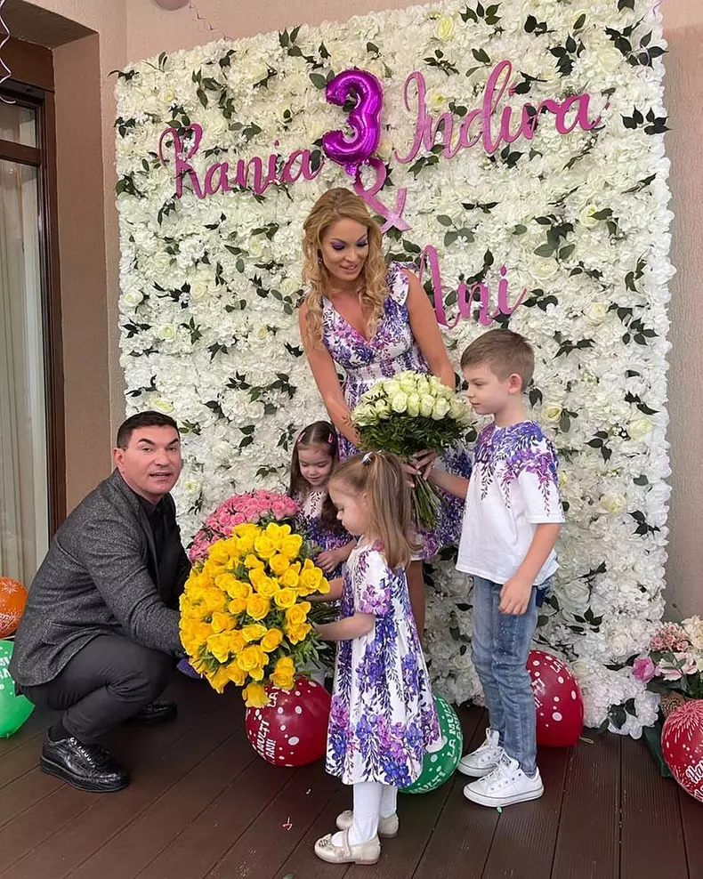 Ce-mari-s-au-facut-gemenele-Valentinei-Pelinel.-Cum-arata-acum-fiicele-lui-Cristi-Borcea-1