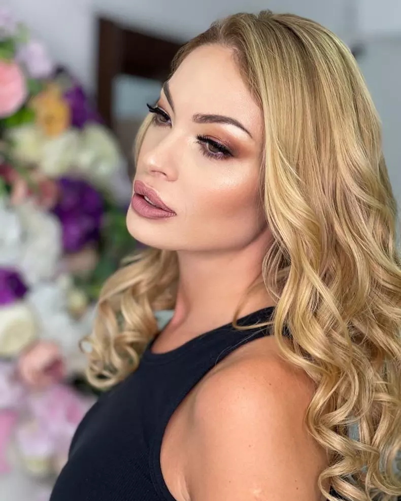 Ce-mari-s-au-facut-gemenele-Valentinei-Pelinel.-Cum-arata-acum-fiicele-lui-Cristi-Borcea-6