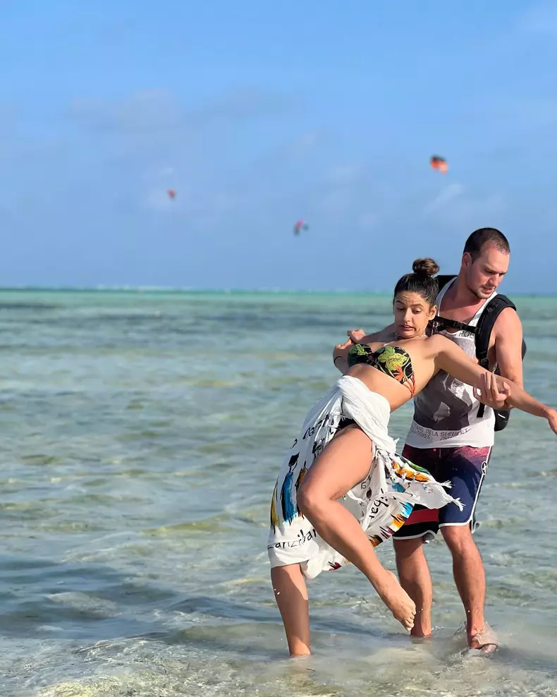 Cum-o-alinta-Vlad-Gherman-pe-Oana-Mosneagu-1