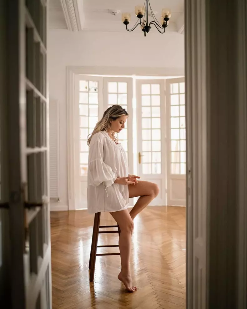 Laura-Cosoi-fotografie-nud-in-luna-a-saptea-de-sarcina-4