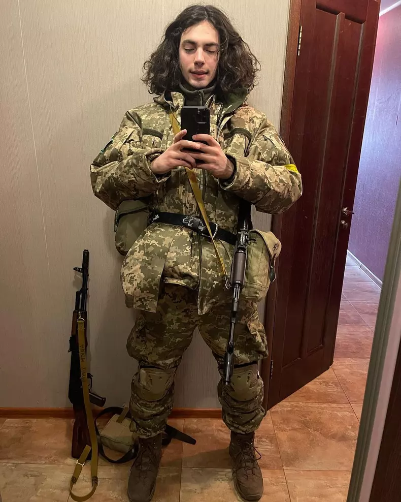 Cum-a-ajuns-un-tanar-model-din-Ucraina-de-pe-podium-pe-front-4